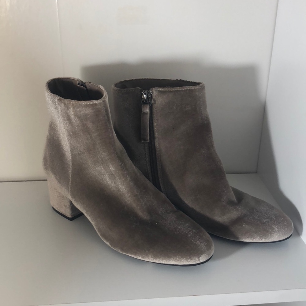 Metaphor Beige Boots